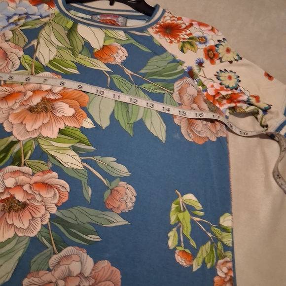 Johnny Was / Romano Raglan Tee / Multi Floral - Picture 5 of 7